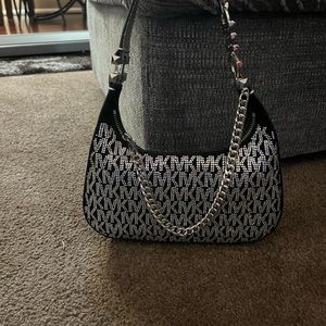 Selling a silver & black Michael Kors handbag. Offers welcome :)